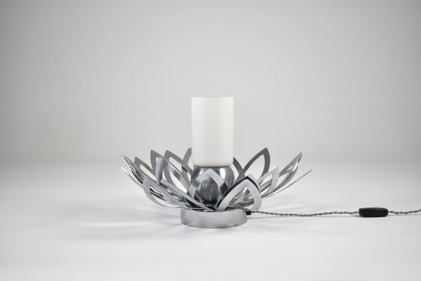 Lampe Fleur en Inox Années 70 par Jacqueline Trocmé