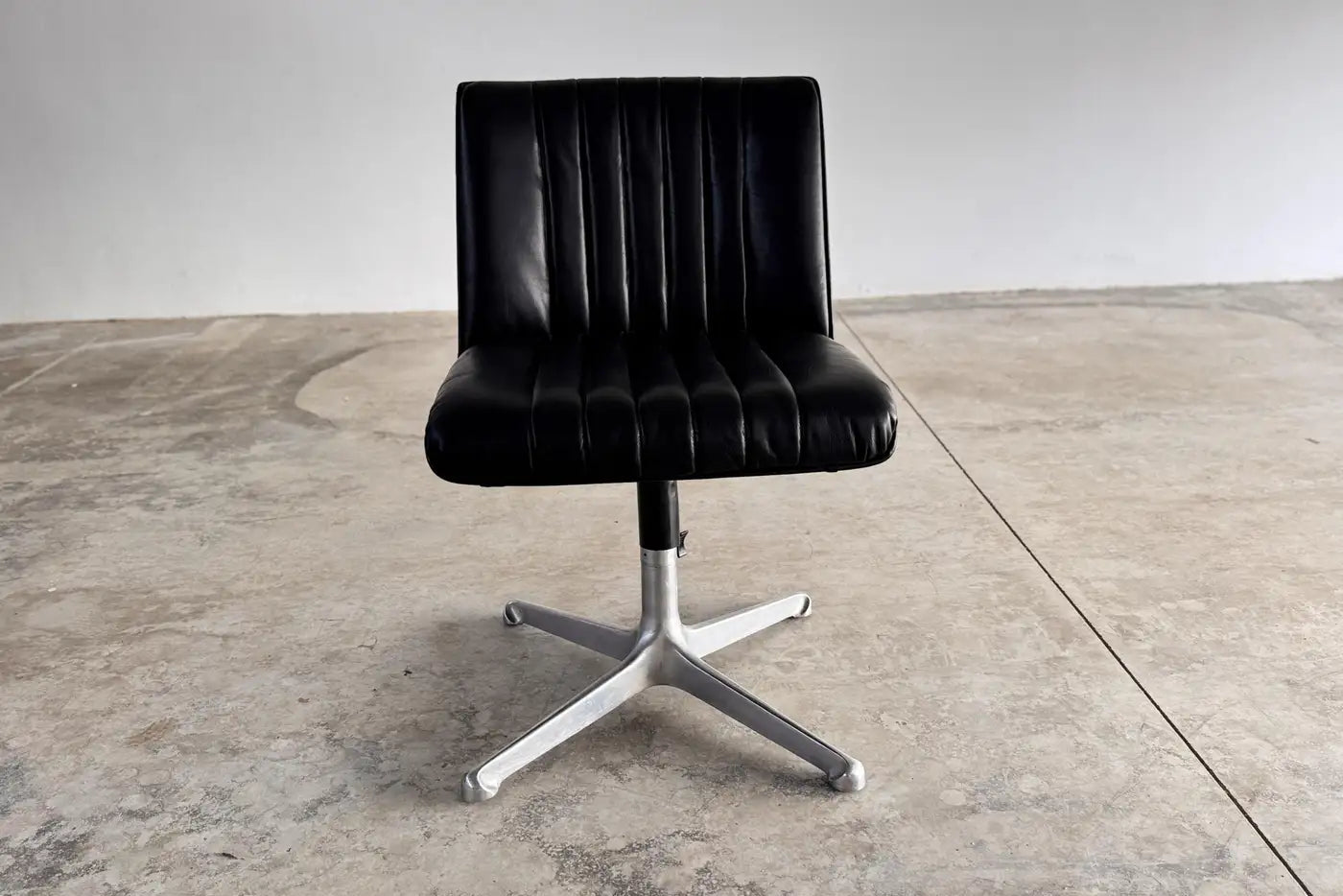 1970s Swivel Office Chair by Osvaldo Borsani for Tecno
