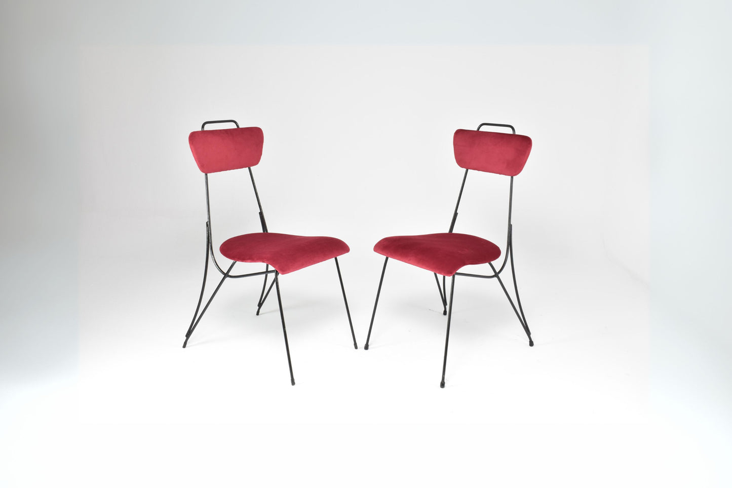 Paar französische Mid-Century Stühle aus Metall und Samt, 1950er