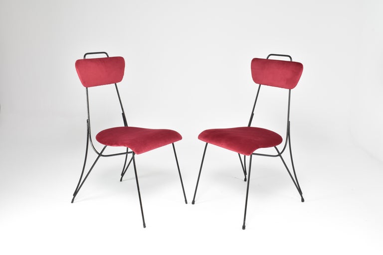 Paar französische Mid-Century Stühle aus Metall und Samt, 1950er