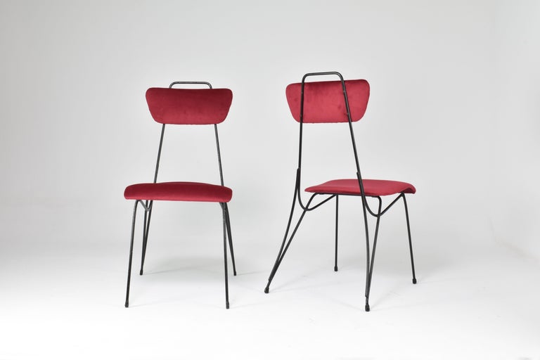 Paar französische Mid-Century Stühle aus Metall und Samt, 1950er