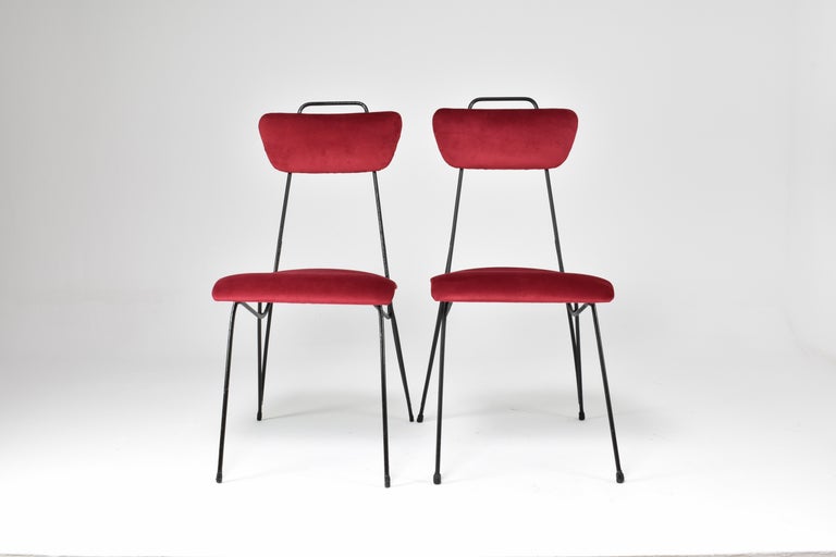Paar französische Mid-Century Stühle aus Metall und Samt, 1950er