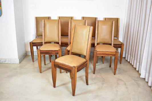 Ensemble de 8 chaises de salle à manger en noyer et cuir avec table extensible par André Sornay