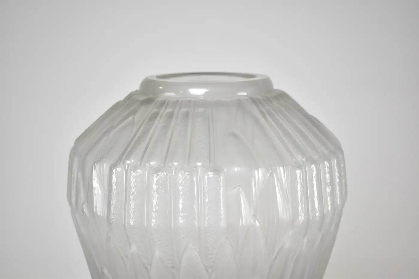 1930s French Art Deco Frosted Glass Vase by André Hunebelle