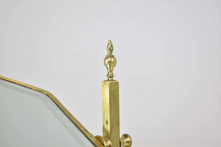 Miroir de table à cadre réglable en laiton français des années 1930