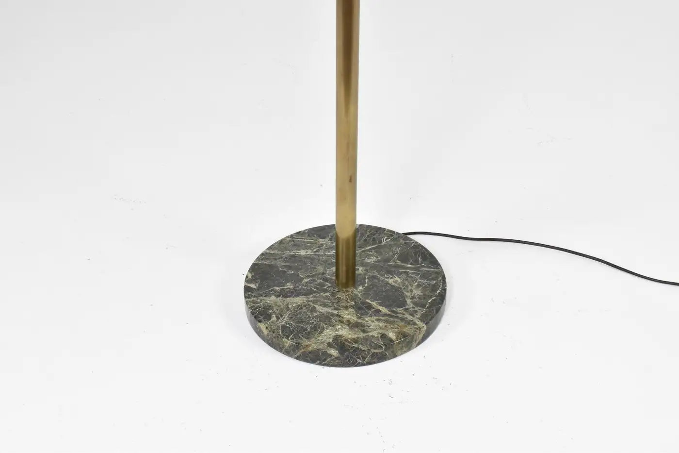 Lampadaire italien vintage en laiton et marbre des années 1950 dans le style d'Angelo Lelii