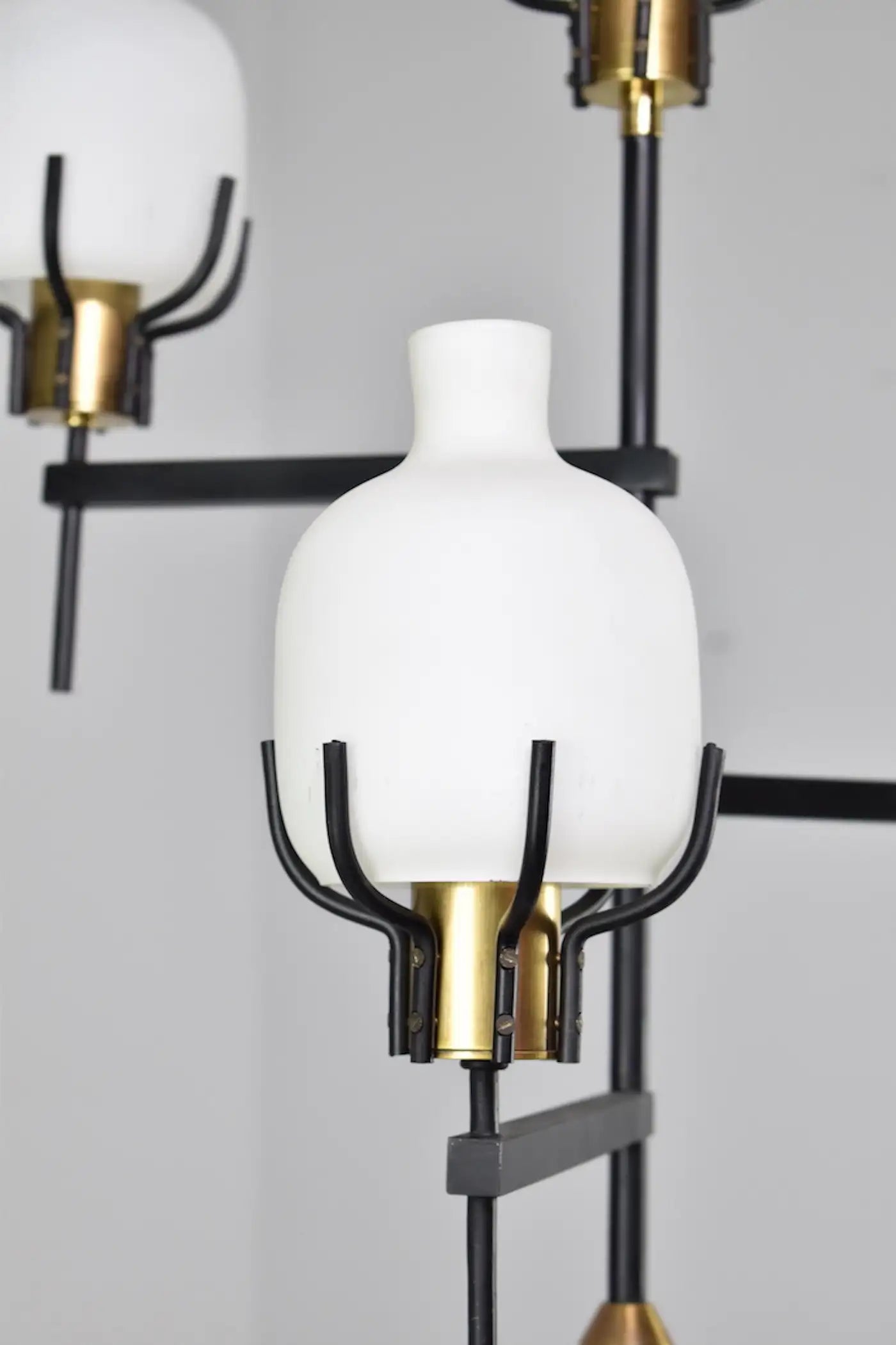 Lampadaire italien vintage en laiton et marbre des années 1950 dans le style d'Angelo Lelii