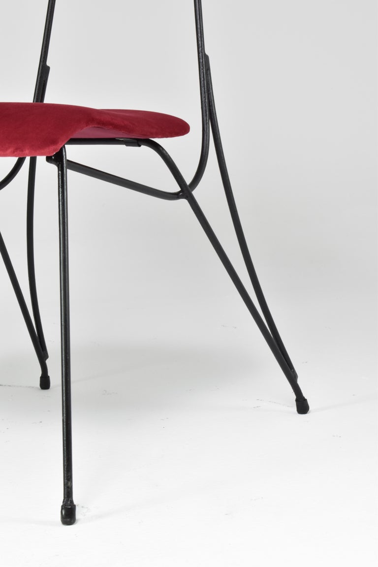 Paar französische Mid-Century Stühle aus Metall und Samt, 1950er