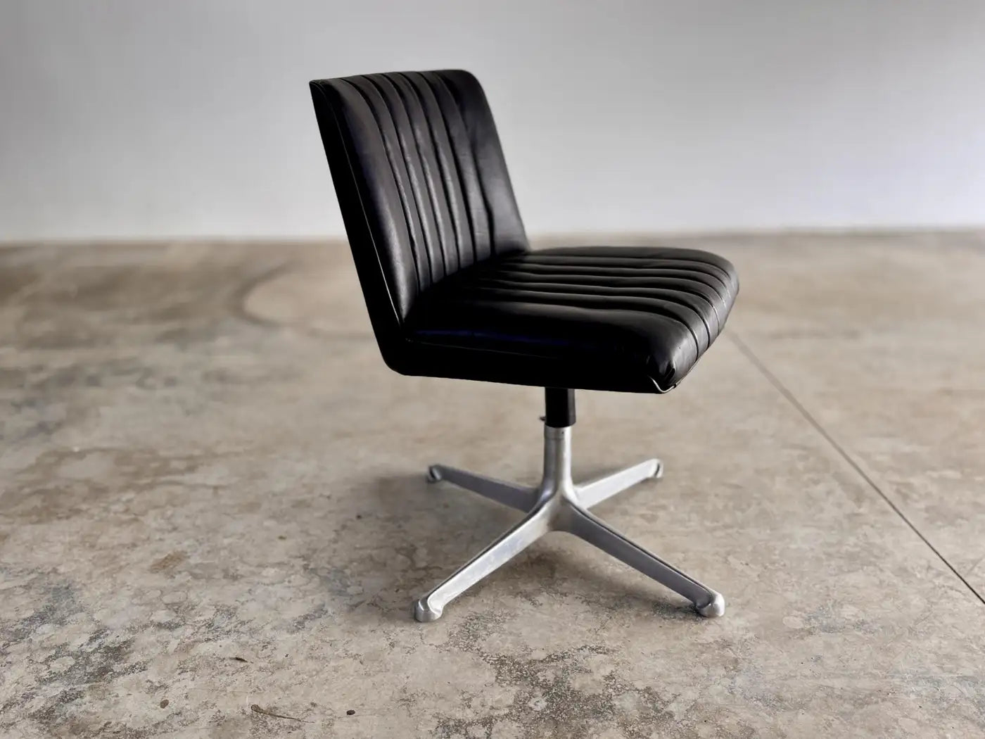 1970s Swivel Office Chair by Osvaldo Borsani for Tecno