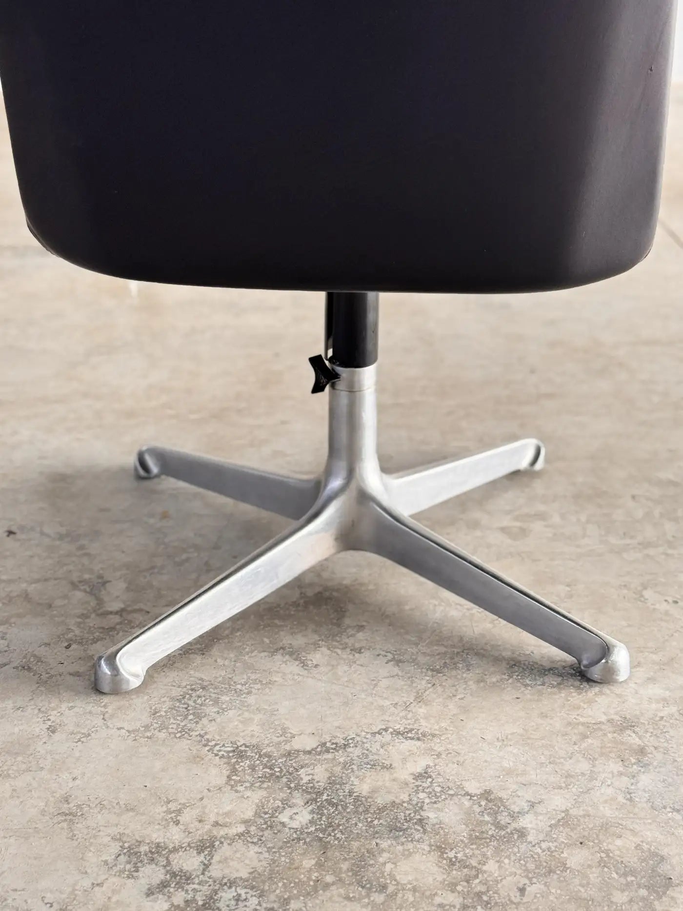 1970s Swivel Office Chair by Osvaldo Borsani for Tecno