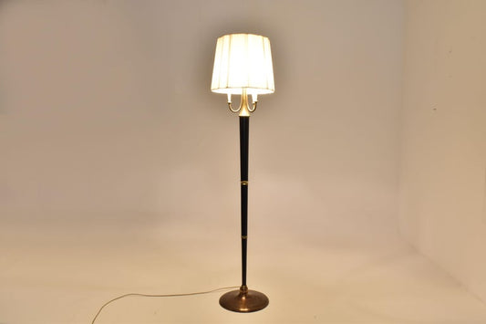 Italian Mid-Century Modern Sculptural Brass and Lacquered Floor Lamp, 1950s