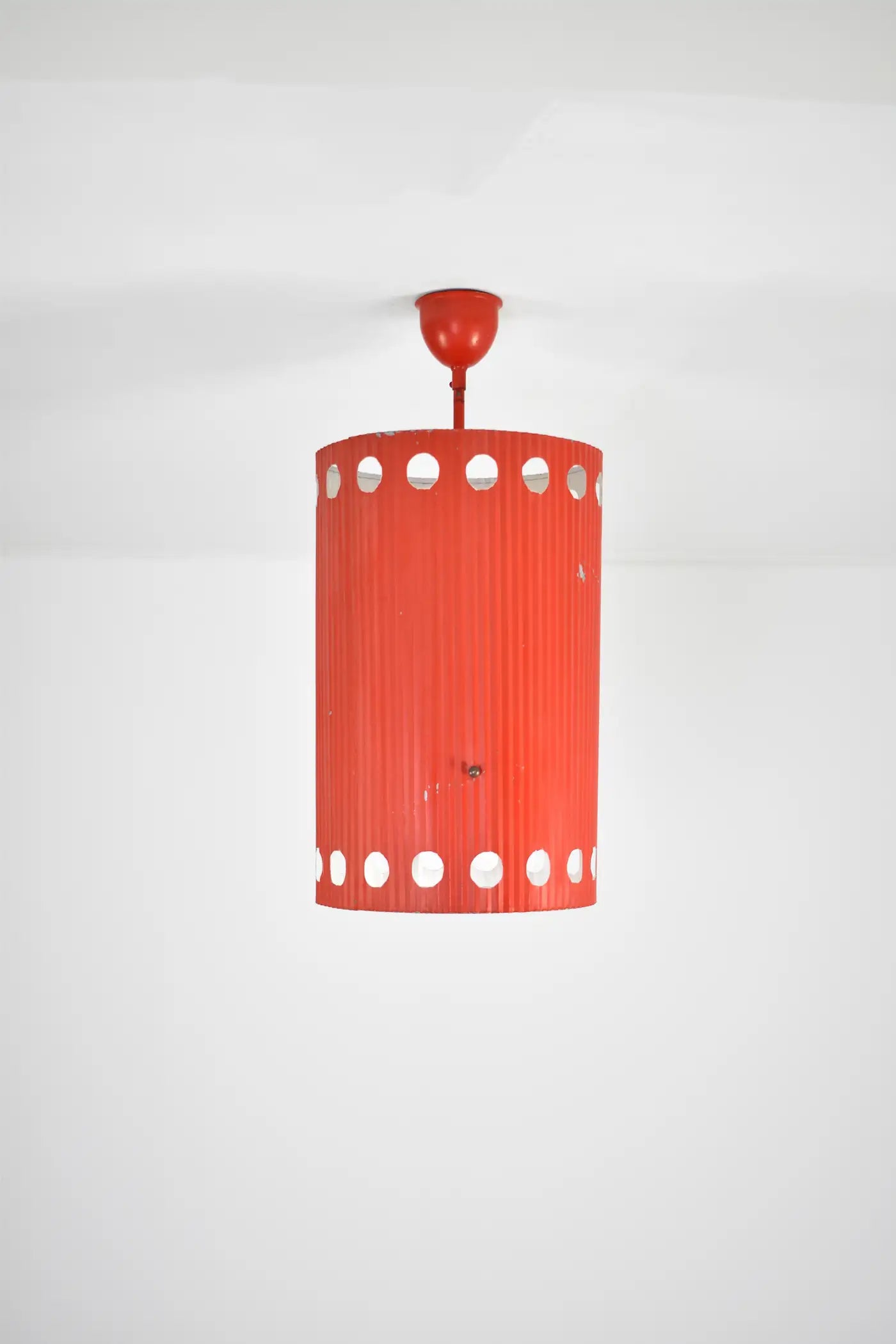 Suspension originale « Java » de Mathieu Matégot en laque rouge, années 1950