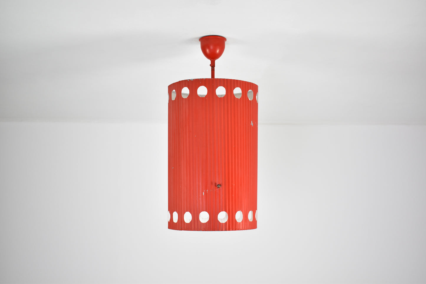 Suspension originale « Java » de Mathieu Matégot en laque rouge, années 1950