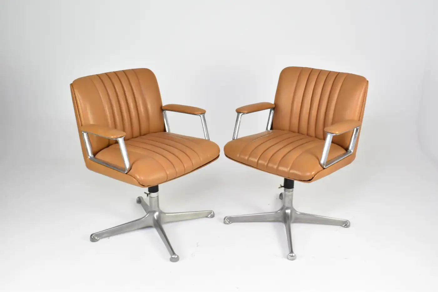 Pair of Italian Leather Office Chairs by Osvaldo Borsani, 1960s