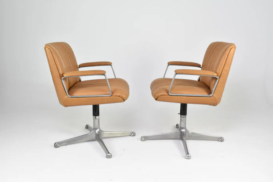 Paire de chaises de bureau en cuir italien par Osvaldo Borsani, années 1960