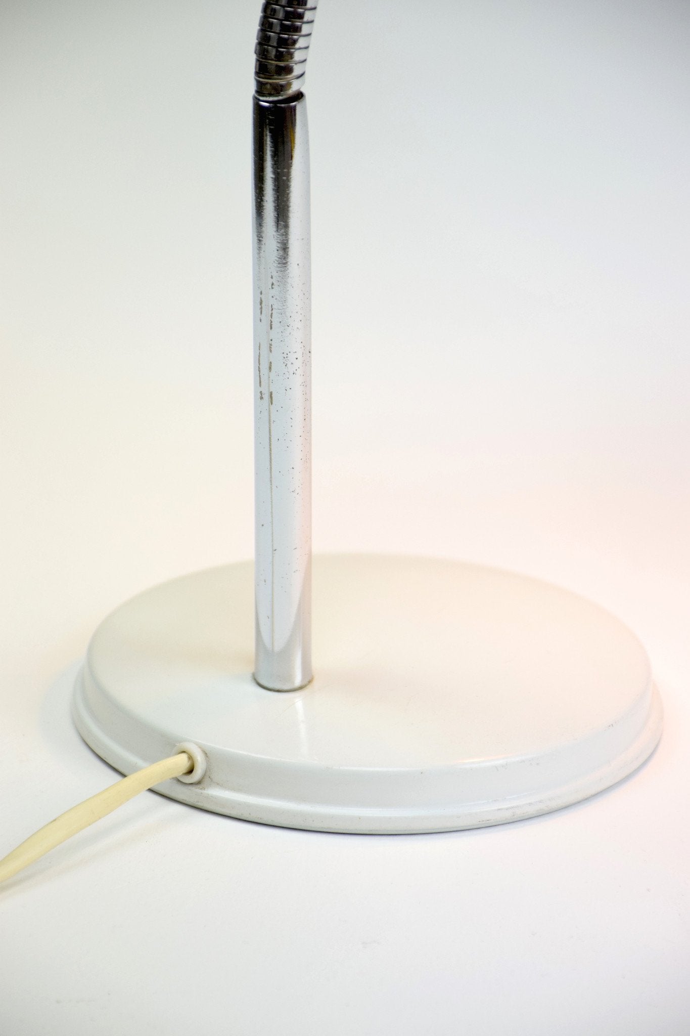 Articulating Desk Lamp in White Enameled Steel - Spirit Gallery