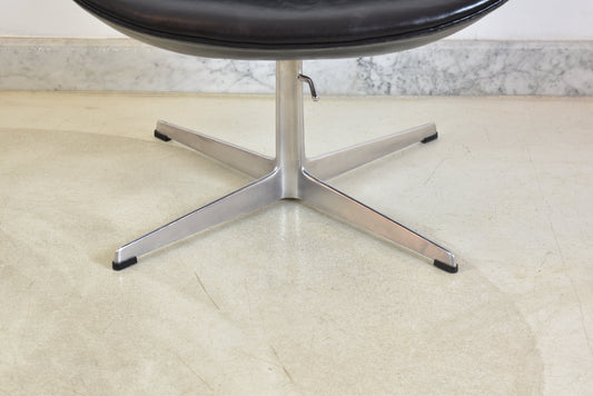 Close-up detail of an early-production 4-star aluminum swivel base with a vintage side adjustment lever.