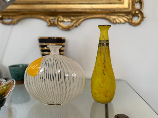 Vase à bourgeons en verre jaune Art Nouveau, signé Legras, France vers 1900