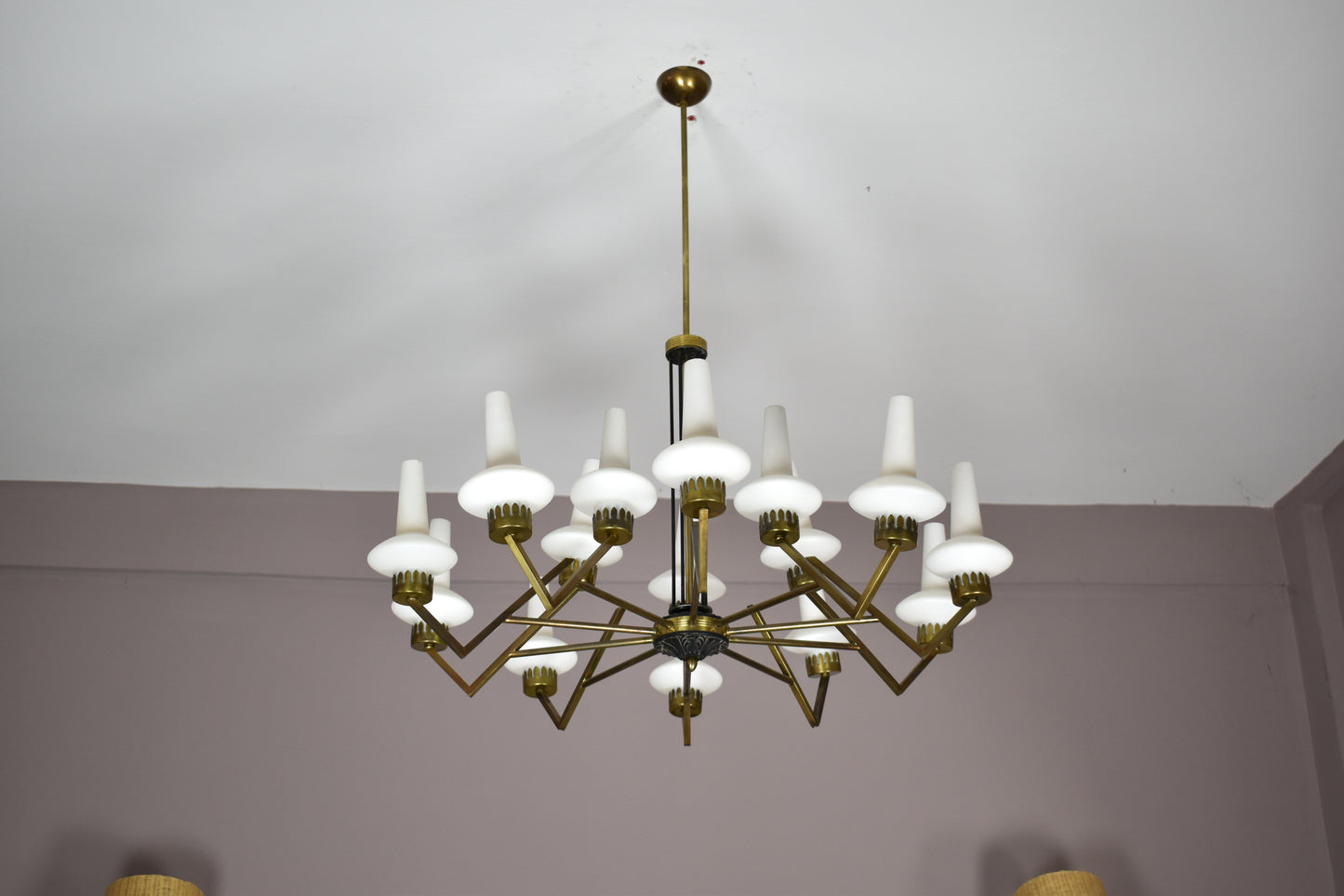 Lustre italien à 15 lampes des années 1950 attribué à Stilnovo