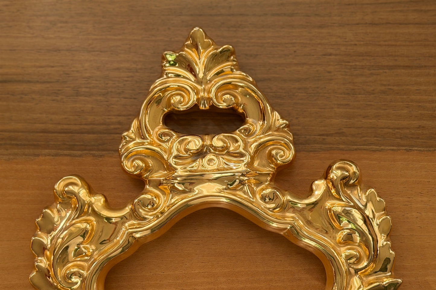 Cadre de miroir mural en céramique dorée de style rococo, style Hollywood Regency italien