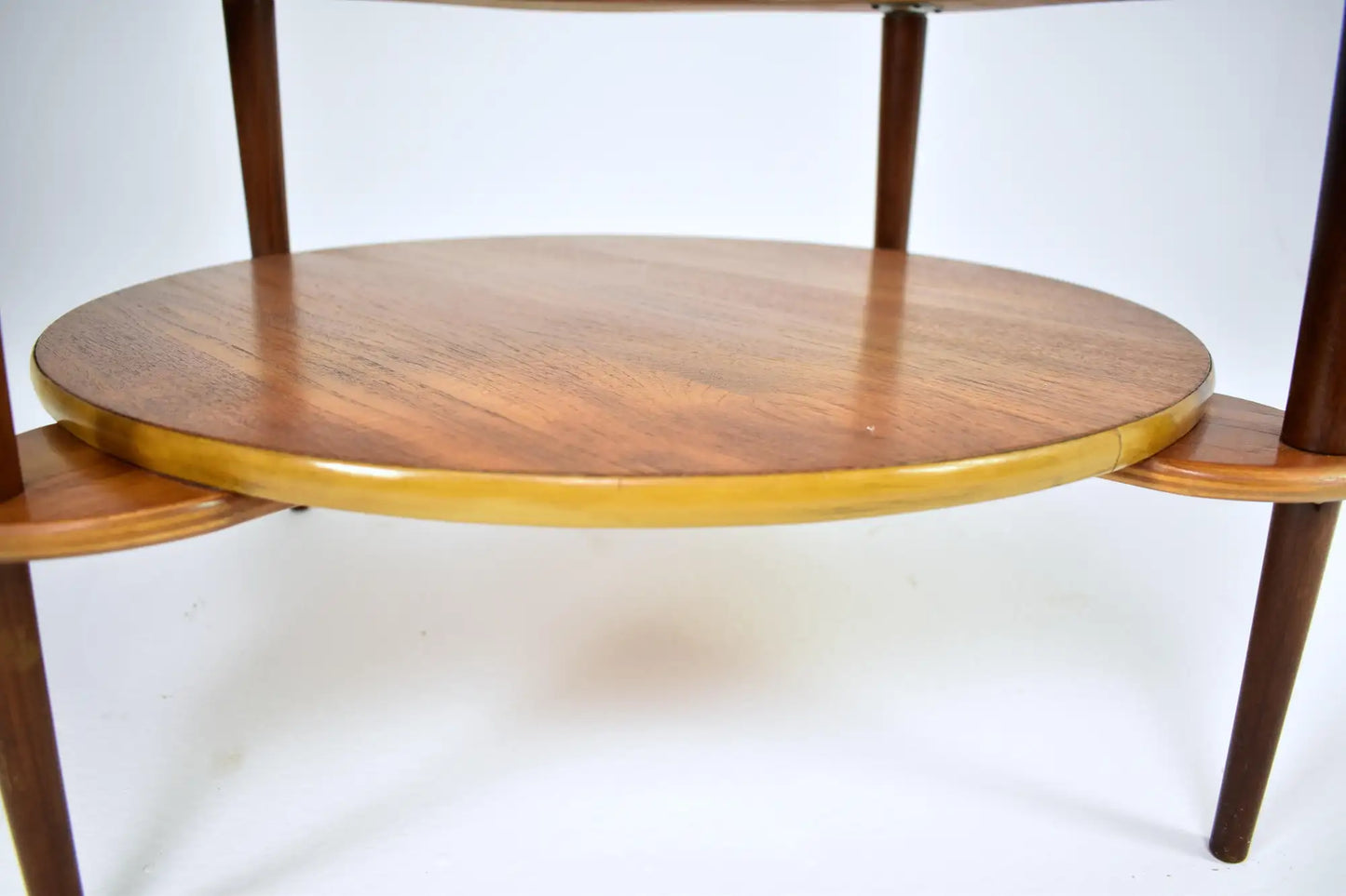 Table basse organique biomorphique à bord ondulé en teck et verre, Circa 1960