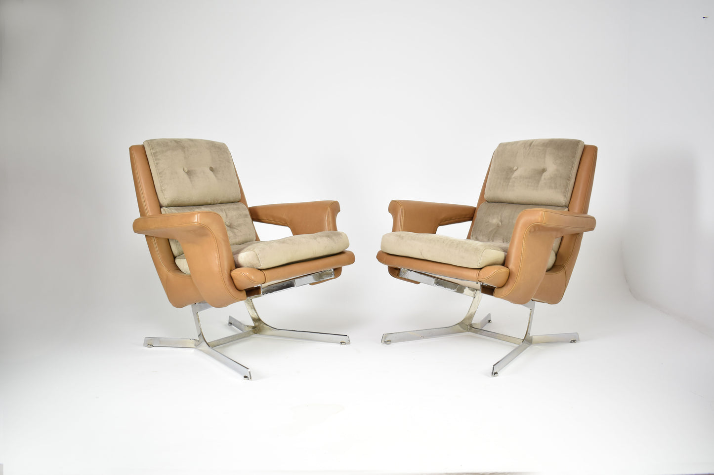 Pair of French Lounge Chairs Attributed to Raphaël Raffel for Apelbaum, 1970s