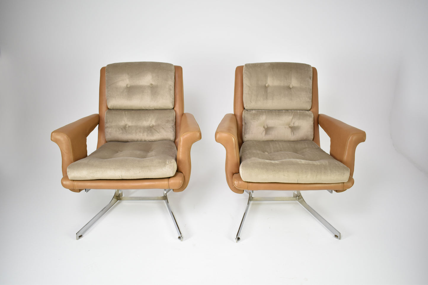 Pair of French Lounge Chairs Attributed to Raphaël Raffel for Apelbaum, 1970s