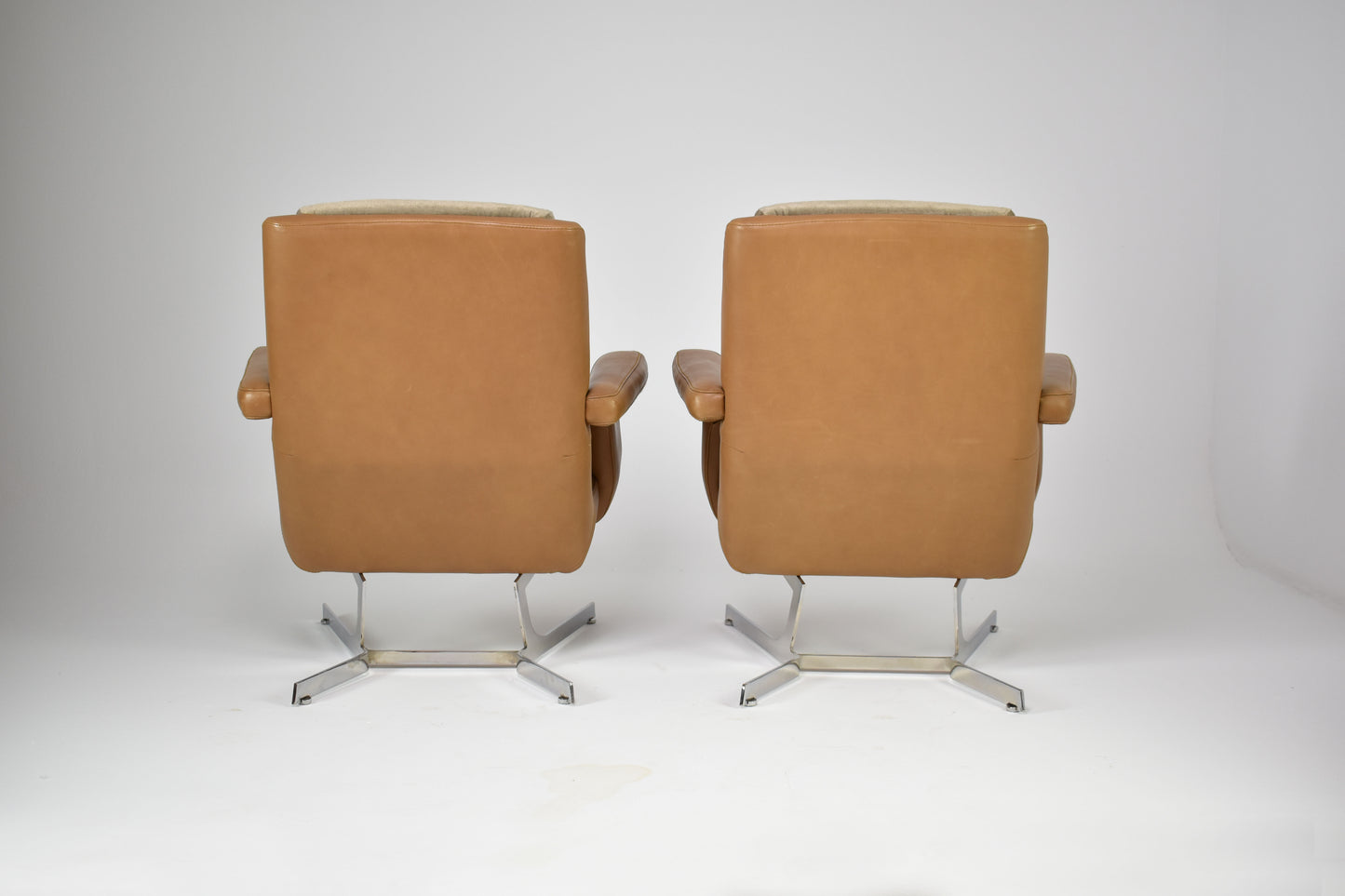 Pair of French Lounge Chairs Attributed to Raphaël Raffel for Apelbaum, 1970s