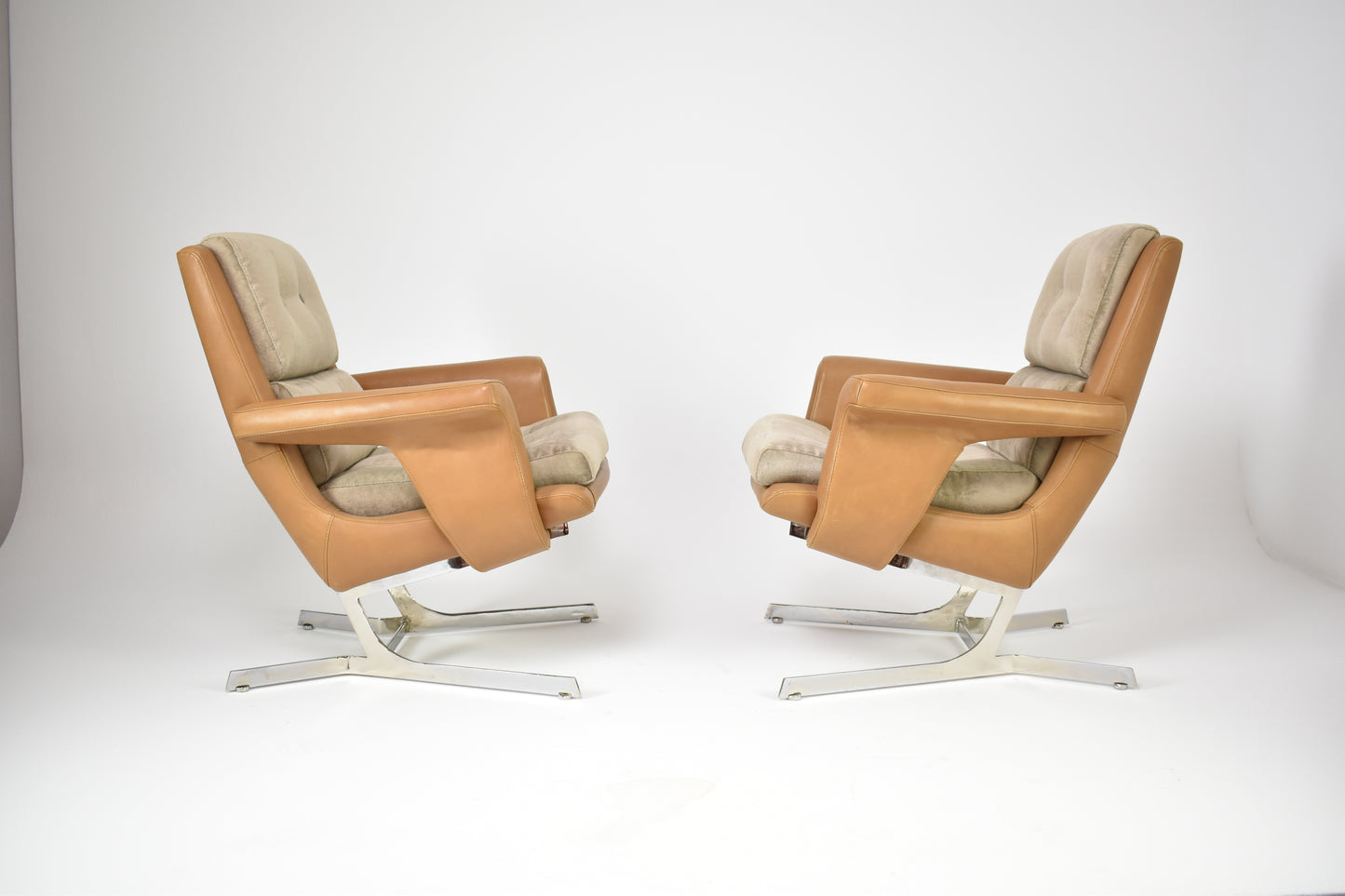 Pair of French Lounge Chairs Attributed to Raphaël Raffel for Apelbaum, 1970s