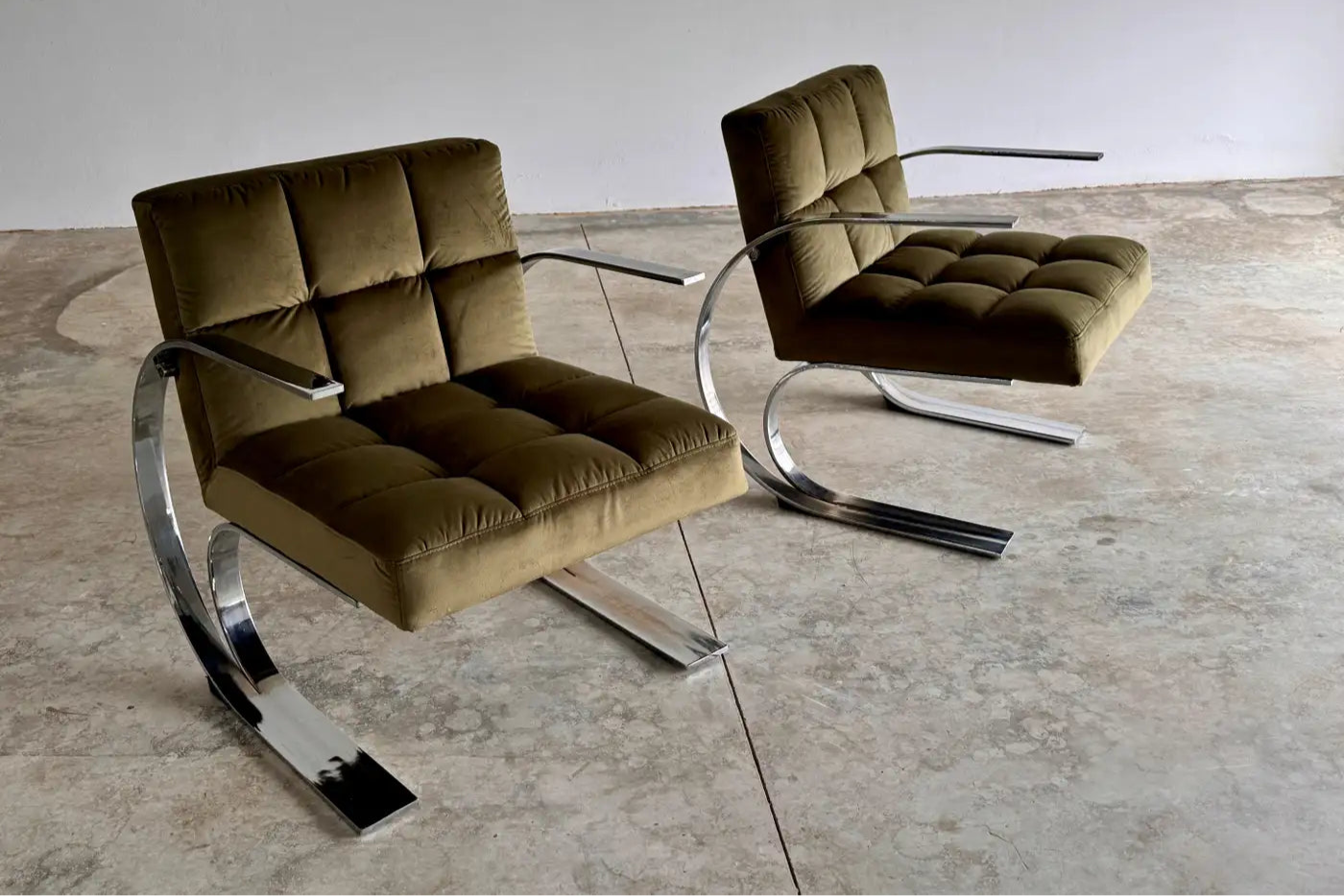 Pair of Mid-Century Italian Chrome Lounge Chairs in Olive Velvet, 1970s