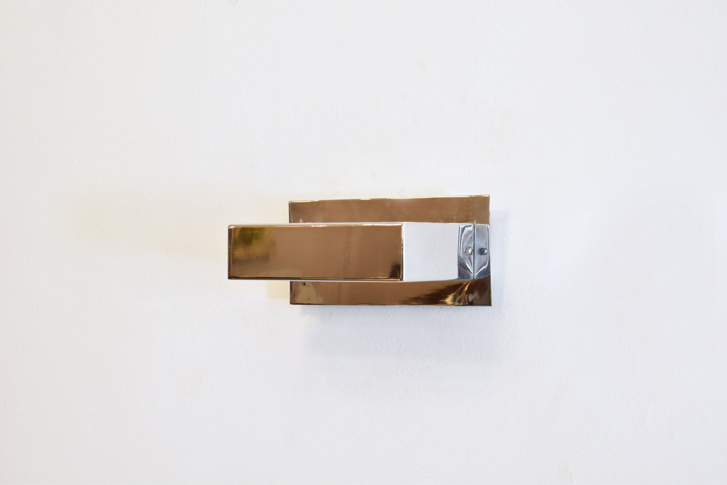 Paire d'appliques murales minimalistes françaises en acier inoxydable des années 1980