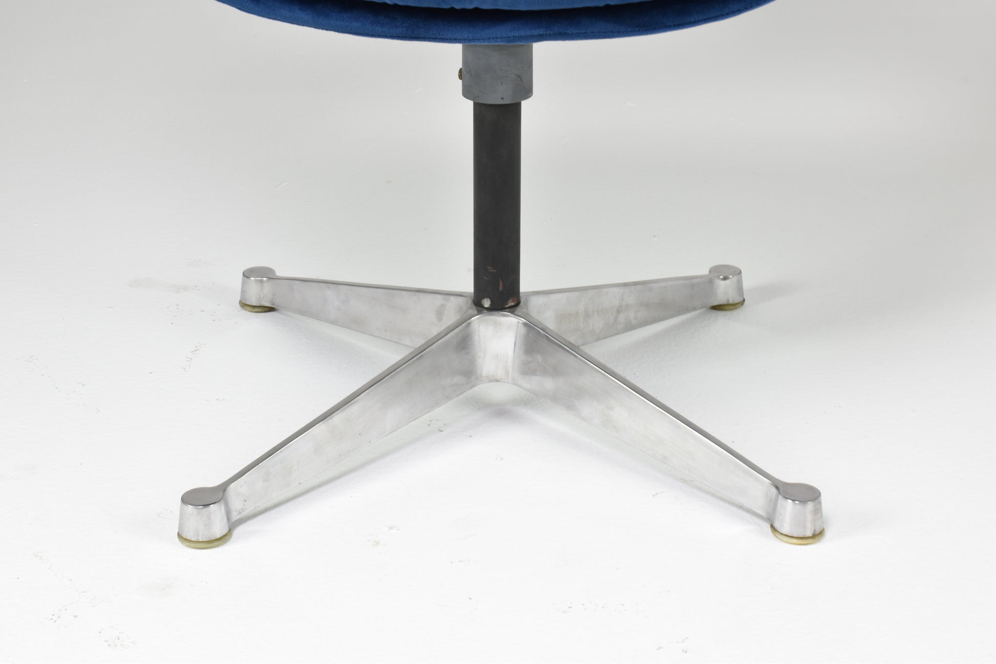 Velvet and Aluminum Armchair By George Nelson, USA, 1964s