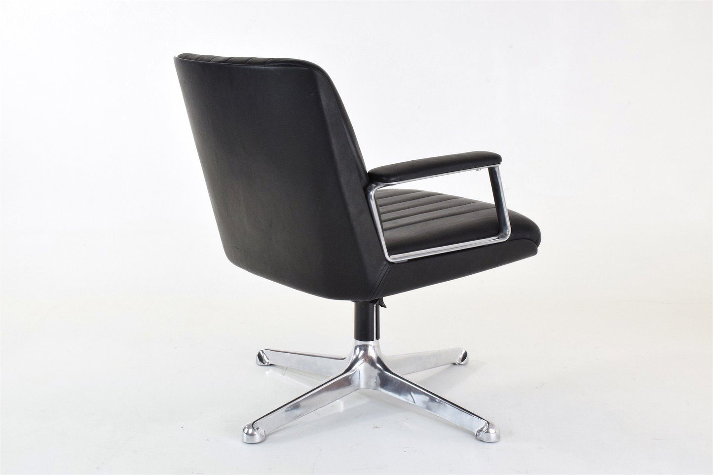 Executive Office Chair by Osvaldo Borsani for Tecno, Italy, 1960's - Spirit Gallery 