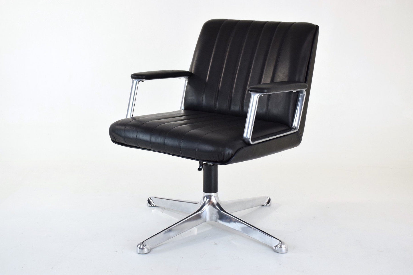 Executive Office Chair by Osvaldo Borsani for Tecno, Italy, 1960's - Spirit Gallery 