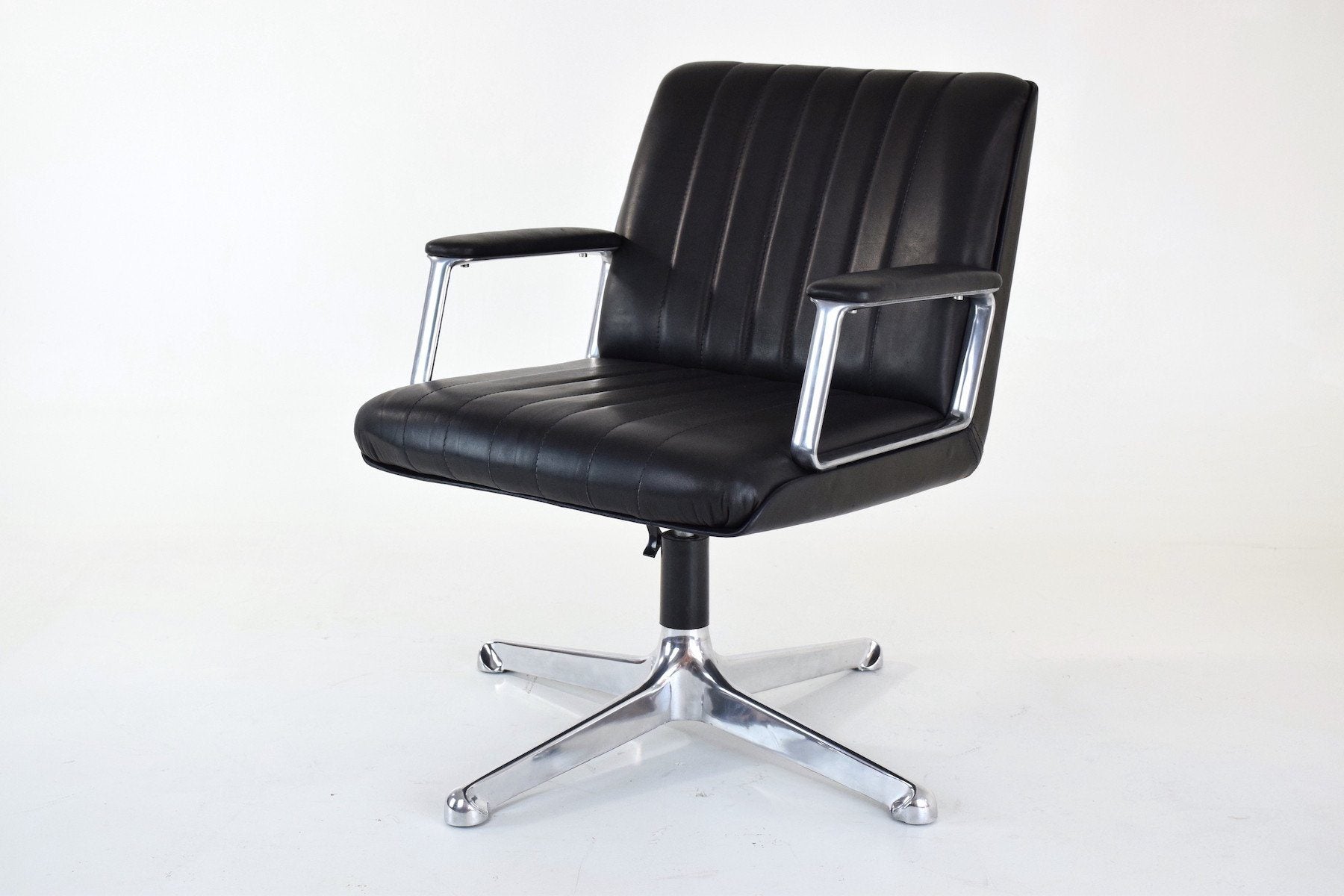 Executive Office Chair by Osvaldo Borsani for Tecno, Italy, 1960's - Spirit Gallery 