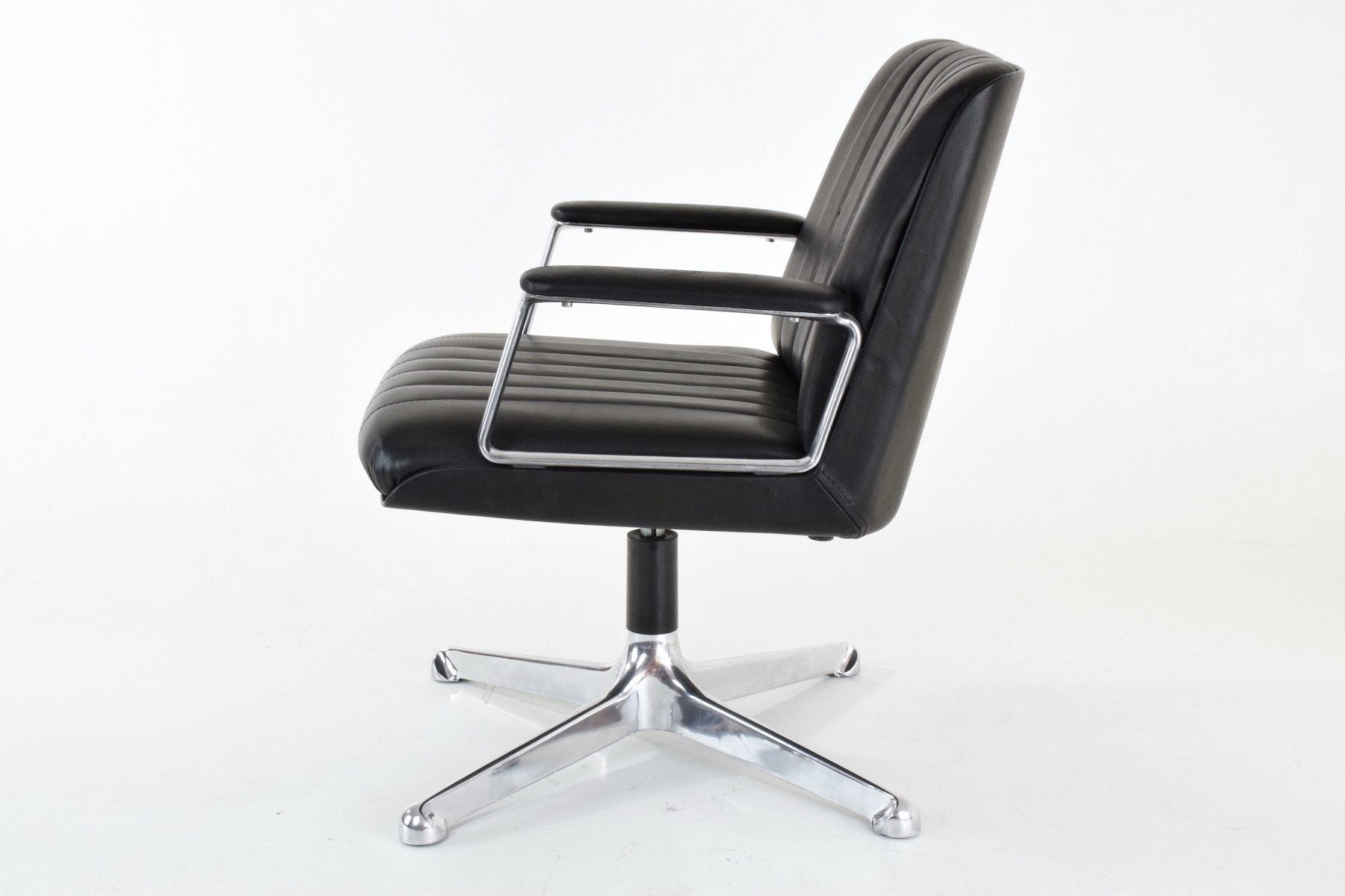 Executive Office Chair by Osvaldo Borsani for Tecno, Italy, 1960's - Spirit Gallery 