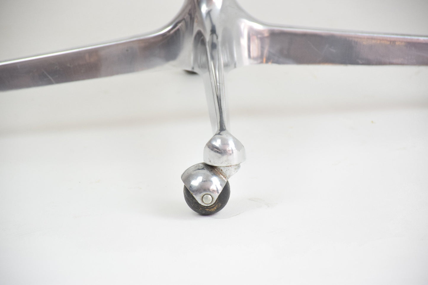 Long Office Chair by Osvaldo Borsani for Tecno, Italy, 1960's - Spirit Gallery 