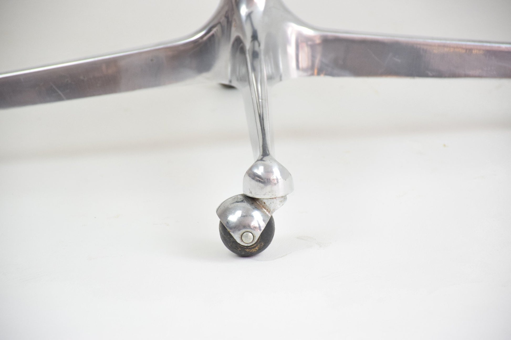 Long Office Chair by Osvaldo Borsani for Tecno, Italy, 1960's - Spirit Gallery 