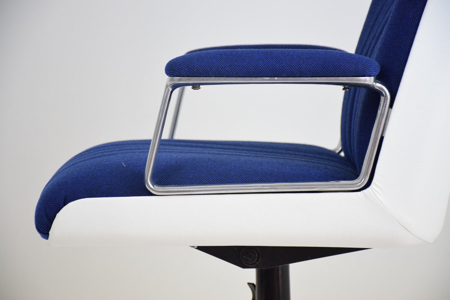 Long Office Chair by Osvaldo Borsani for Tecno, Italy, 1960's - Spirit Gallery 